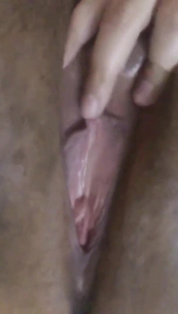 Indian fuck queen: WildEnglishBBW enjoying rubbing my clit