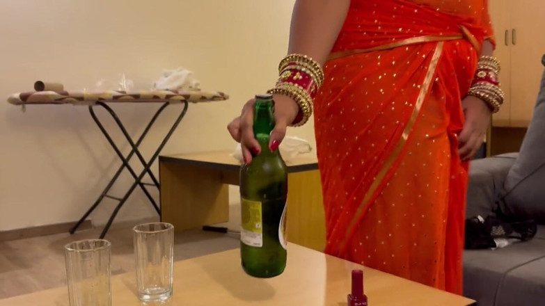 desi_babe1234: मोटी गांड वाली भारतीय सौतेली मम्मी ने पेशेवर लंड सवार की तरह सौतेले बेटे के बड़े काले लंड की सवारी करने के लिए अपनी साड़ी उठाई