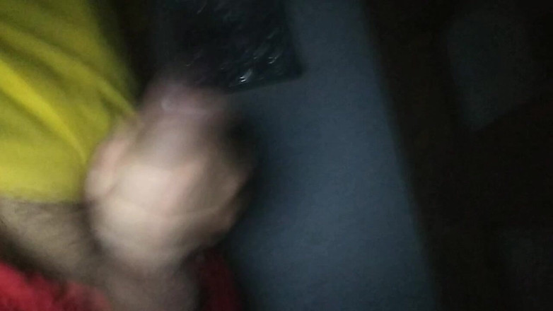 AlexAlejandro13: Afuera en la noche en el porche