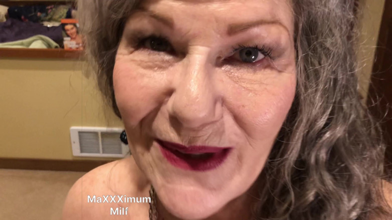 MaXXXimumMilf: Сосущая член бабушка носит губную помаду! Минет в видео от первого лица + глотка! Maxxximummilf