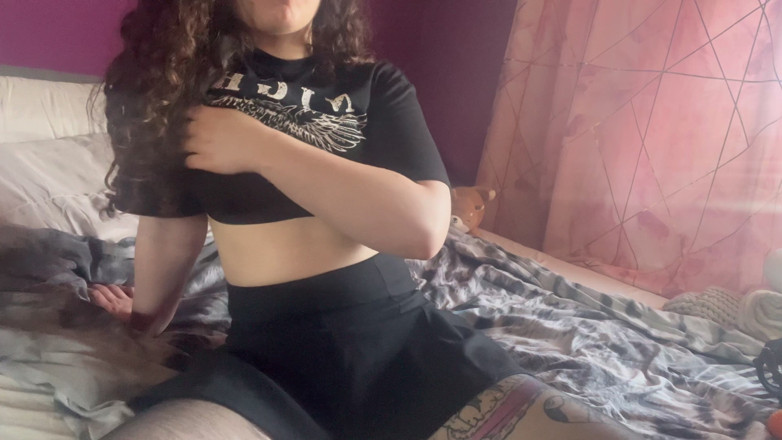 Naughty Vixen: Goth dívka si hraje se svou kundičkou až do orgasmu