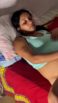 Bunu bana koymak ister misin? Götümü beğendin mi? Kocam gitti, vajinam senin