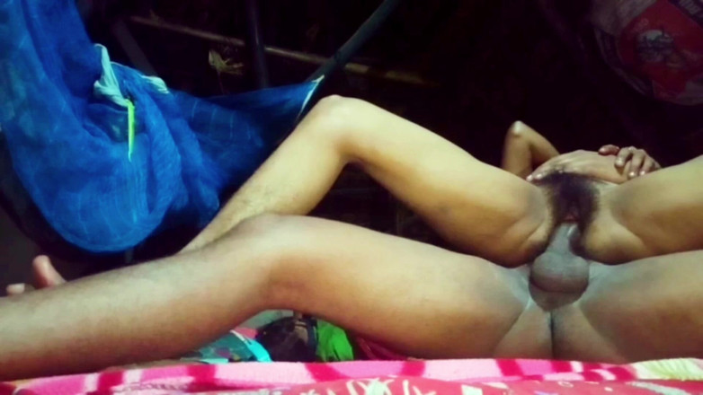 Pujahalder4828: Indiancă Desi Village Bhabhi futută acasă după mult timp.