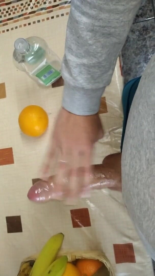 Elvissc: Straight Guy Wanks His Big Cock in Front of the...