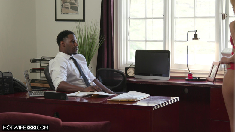 HotwifeXXX: 与壮男跳舞是她的命运