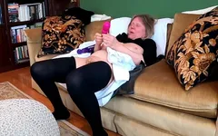 Attention Seeking GILF Cums for You