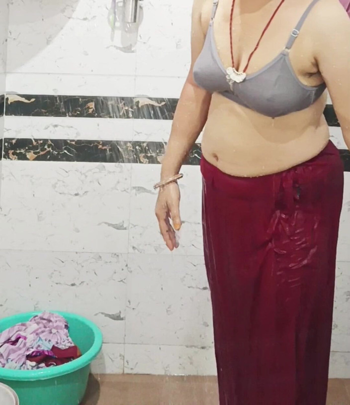 Priyahot77: Priya Bhabi grote kont badshow