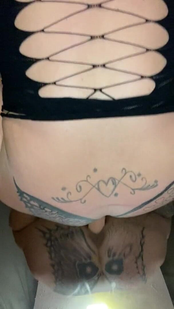 MzKiTTy91: Pawg ehefrau hüpft auf 12-zoll-monsterschwanz