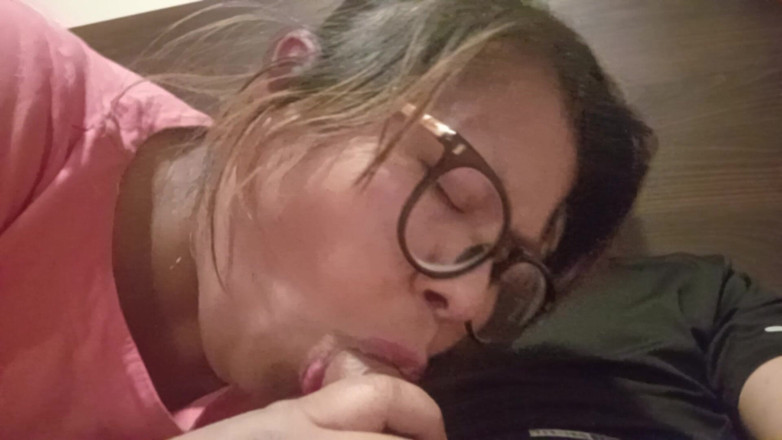 Moo DBOXXX: Alleenstaande stiefmoeder die ik op Facebook heb ontmoet, komt wanhopig...