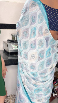 Komal di dapur ibu tiri