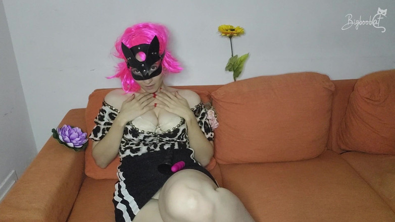 BigBoobCat: Badam moje duże naturalne cycki i maskę cipki, wszystko samo