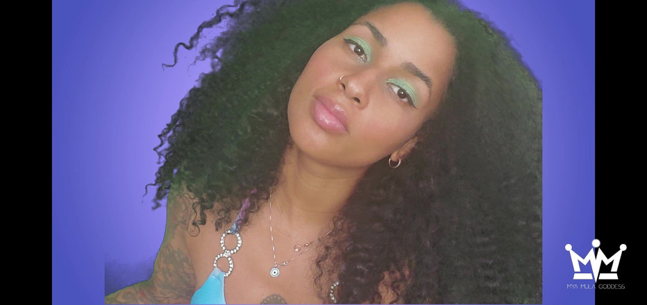 Mya Mula Goddess: Adoră-mi frumoasele bucle
