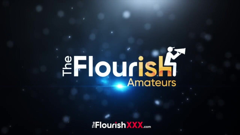 The Flourish XXX: 汉娜格蕾丝和女王rose freya给繁荣的业余爱好者口交