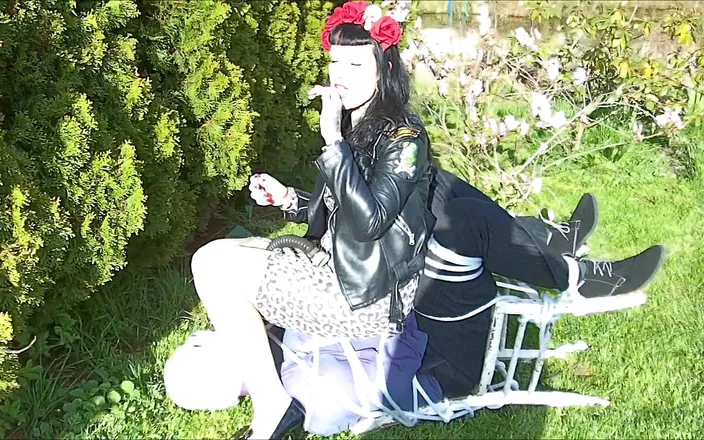 Domina Lady Vampira - SM Studio Femdom Empire: The Rockabilly girl - my pleasure is your humiliation