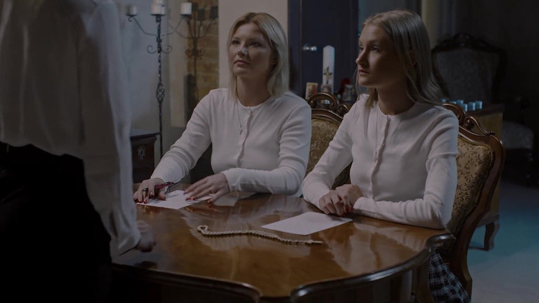 MixedX: Gorąca lesbijska nastolatka zakonnica Tiffany i Zazie cieszą się palcowania...