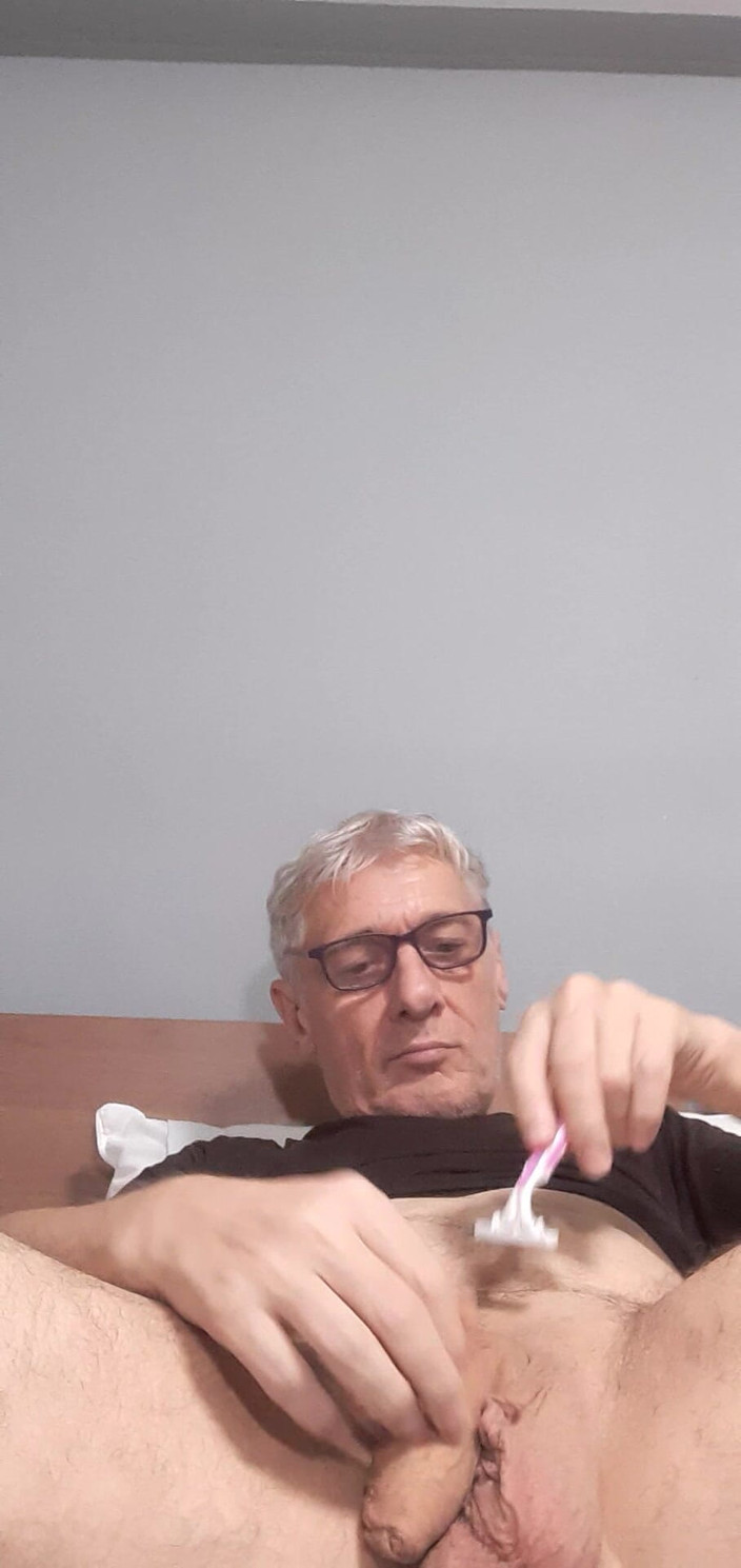 Big uncut hard cock: Oholený monstrózní péro a masivní obrovské velké koule