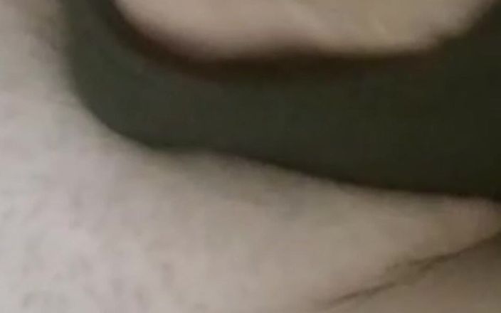 MilfBella: Мы купаемся вместе и не можем помочь ему