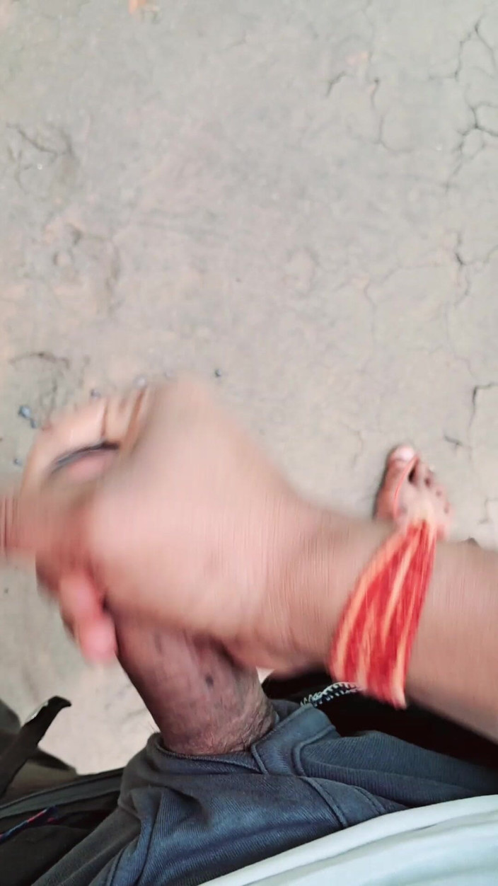 Trilokinath: 村の彼女と彼氏の屋外でのセックス