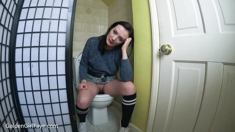 Her Kink UK: Défi de désespoir dans les toilettes