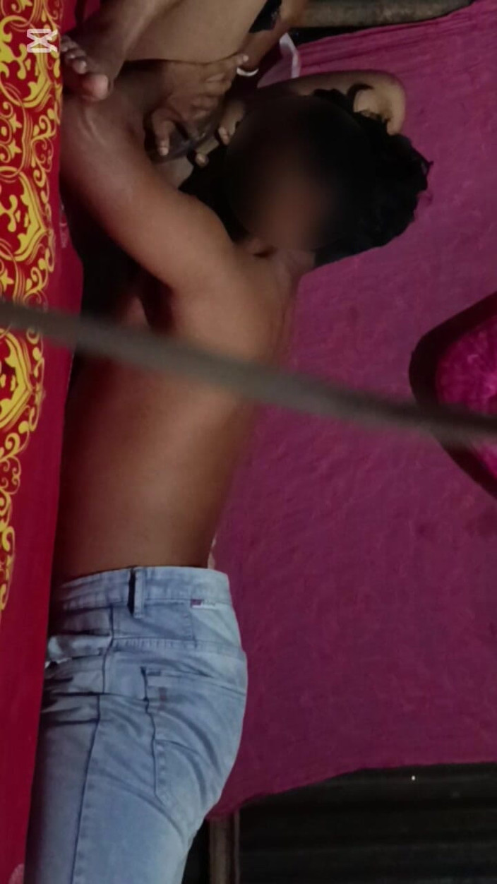 Viral: Ich habe die muschi meiner ehefrau gelutscht. Meine frau ist...