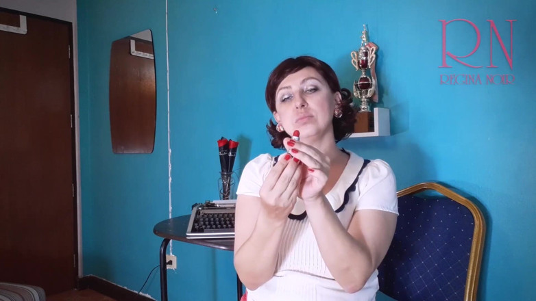 Regina Noir: Batom vermelho beijando provocação de Regina Noir Eu vou colocar...