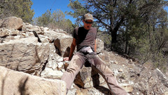 Lapetus: Smáčení džín při sbírání skal venku