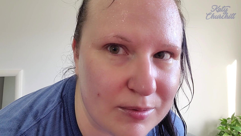 Katy Churchill: 체육관에서 땀을 흘리는 슈퍼 땀