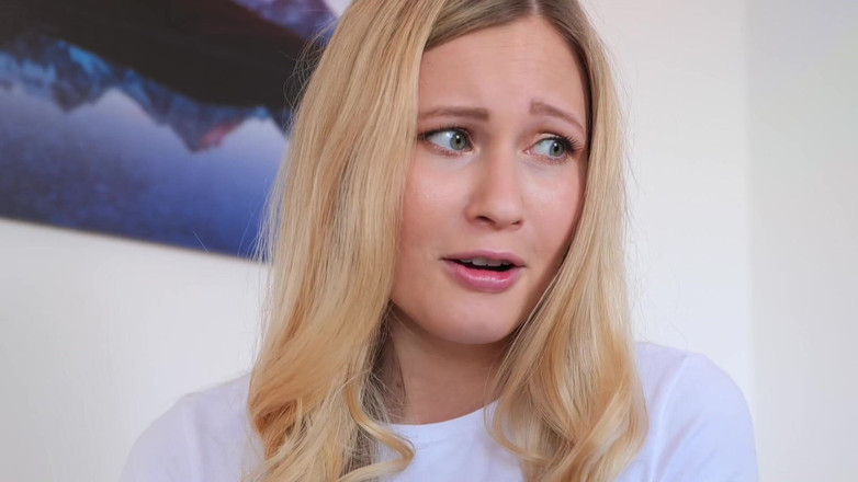 Stella Cardo: Dia menggoda Anda untuk menunjukkannya