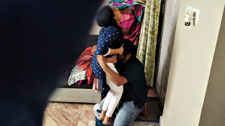 Parizadi: 印度女大学生紧致阴户操大黑屌！