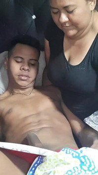Je mets l’employée à l’épreuve avec une baise