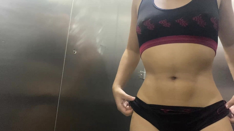 pampammedallo: 试穿新衣服