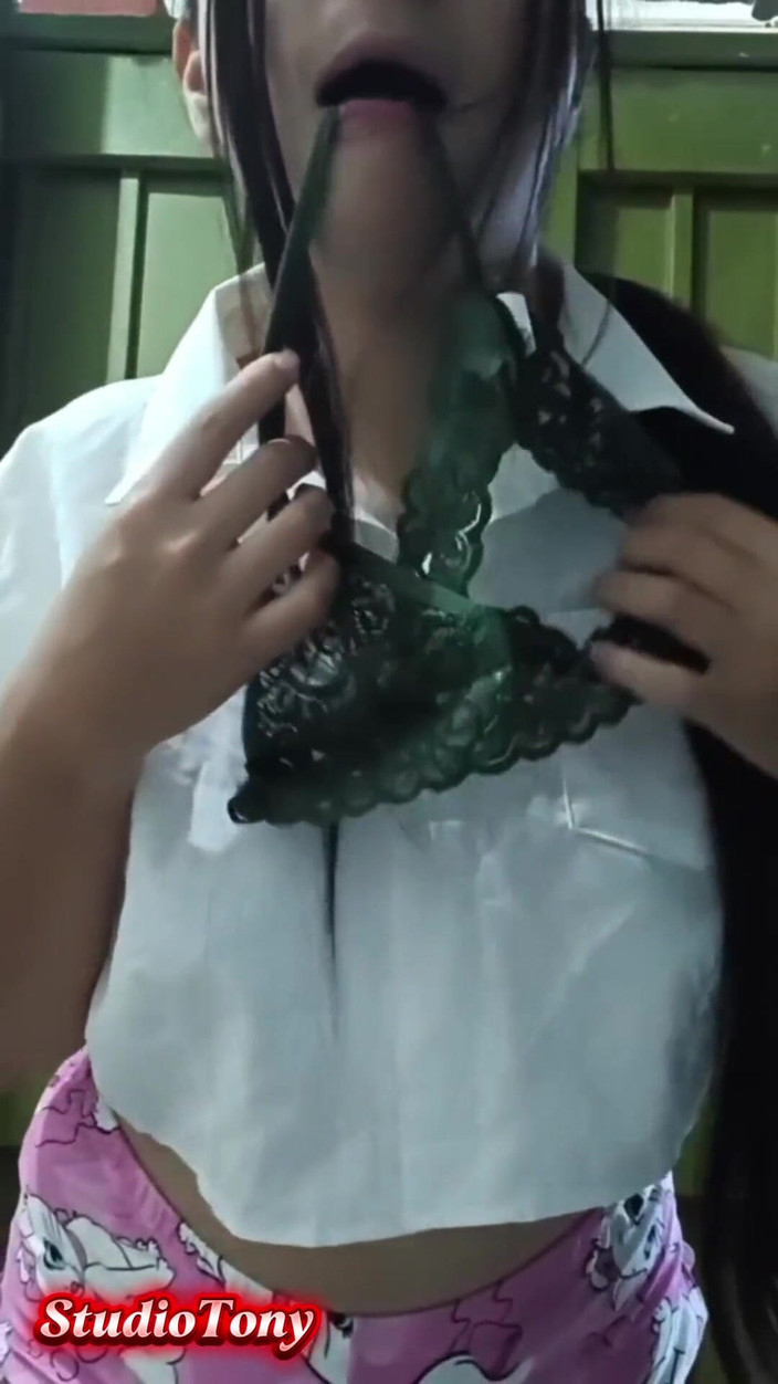 Yuli and tony: 著名网红尤莉丝·戈麦斯展示她热辣的阴道