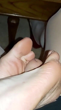 Amanti della lingerie - sega con i piedi di lunedi sera - strofinandolo crudo
