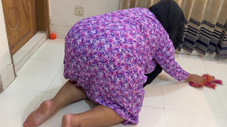 Your Boy's Cum: ตูดใหญ่แม่อินเดียมัลลูเซ็กซี่ติดอยู่ใต้เตียง แล้วฉันเย็ดเธอ