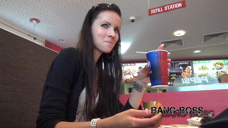 Bang-Boss: Modelo fodida no banheiro fastfood