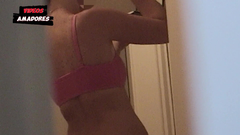 Amateurs videos: 我拍摄了我的朋友换衣服