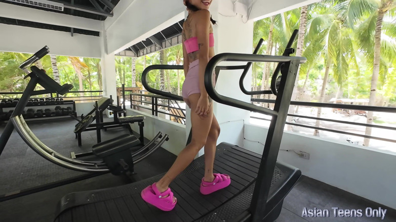 MaikaMann: so kleine asiatin aus dem fitnessstudio abgeholt und pOV aufgenommen