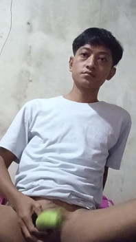 Ekspresi Jujut Bermain Solo Menggunakan Timun Yang Sudah Di Lubangi
