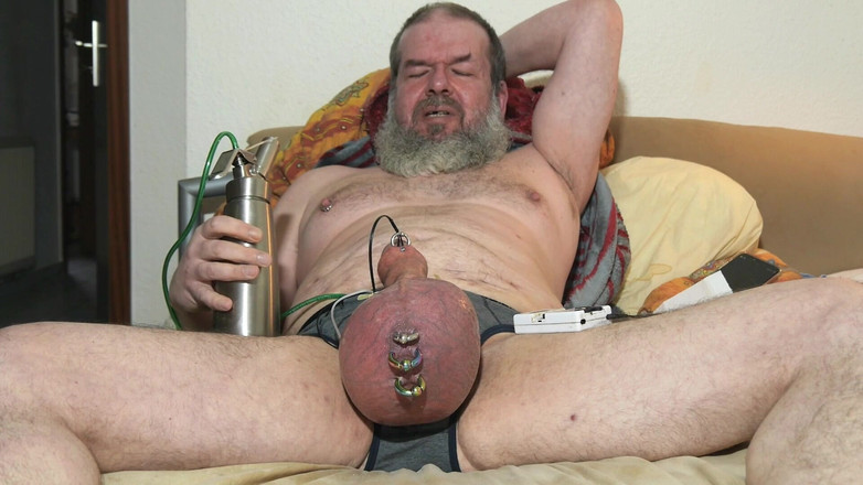 Qualzucht: 나는 웃음 가스로 내 자루를 팽창하고 강한 오르가즘을 가지고