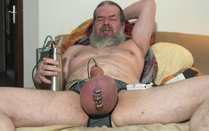 Buxte extreme: I Inflate My Sack with Laughing Gas and Have a...