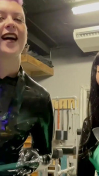 Baskın hemşireler sana prostat muayenesi yapıyor