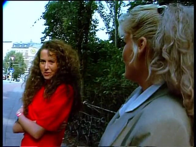 Lucky Cooch: Two sexy chicks at the outdoors interview