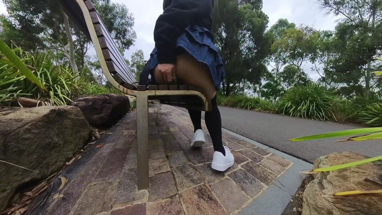 Asiansissypublic: Rondlopen in de drukke stad, een dildo berijden in het...