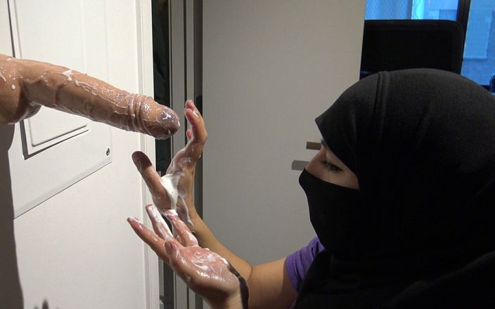 Souzan Halabi: Hijab ragazza vs. un cazzo enorme