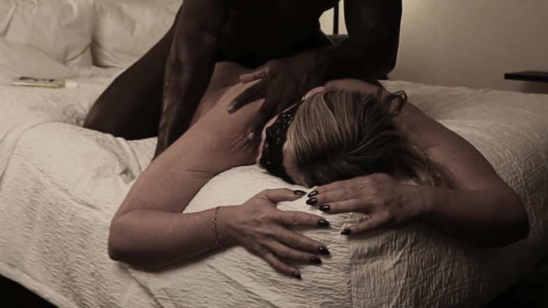 Flight Attendant Fiona: Fa Fiona uçtuktan sonra şehvetli masaj yaptırıyor bölüm bir