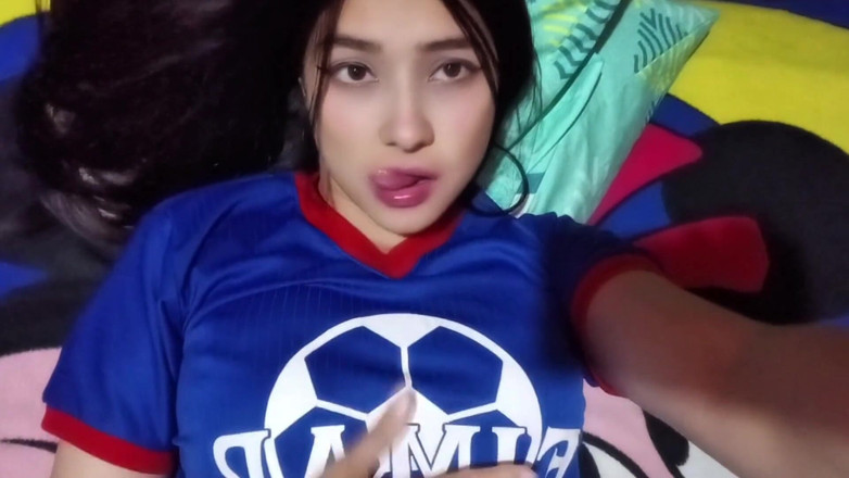 Yuli and tony: 我同意和我的继妹分享一个房间，我们操了整整一晚。