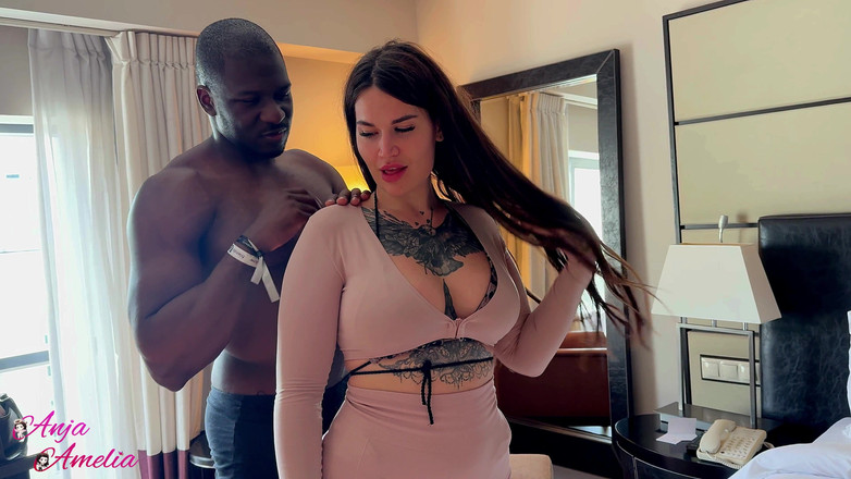 Anja Amelia: My First BBC - FFM v hotelovém pokoji