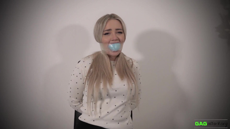 Gag Attack: Aubrey - прозрачные клейкие кляпы