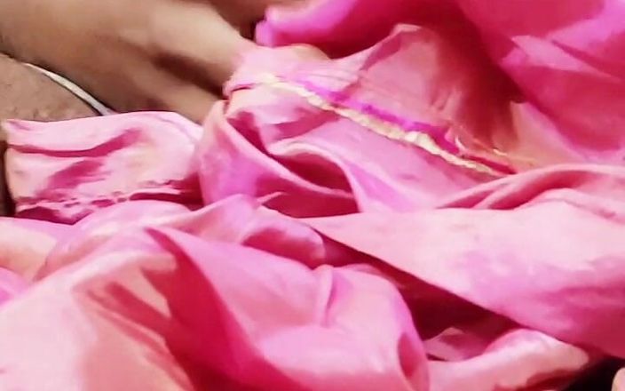 Satin and silky: Потирає голову члена рожевим тіні атласним шовковистим сальваром сусіда Бхабхі (24)