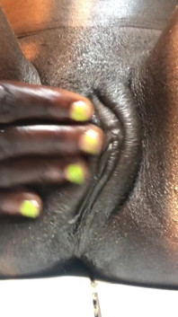 Wanita eboni hitam seksi melancap